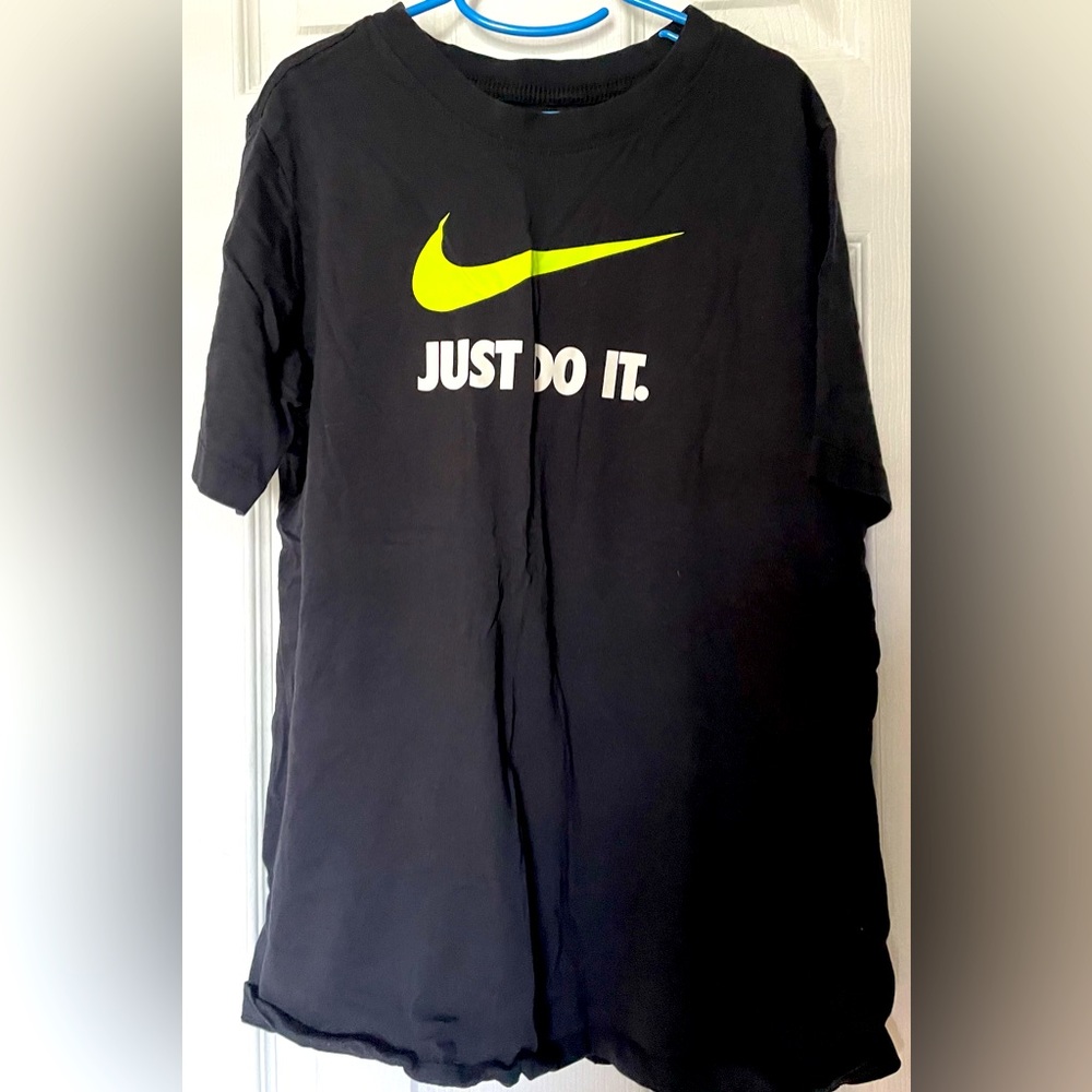 Boy’s Nike t-shirt- XL, Black